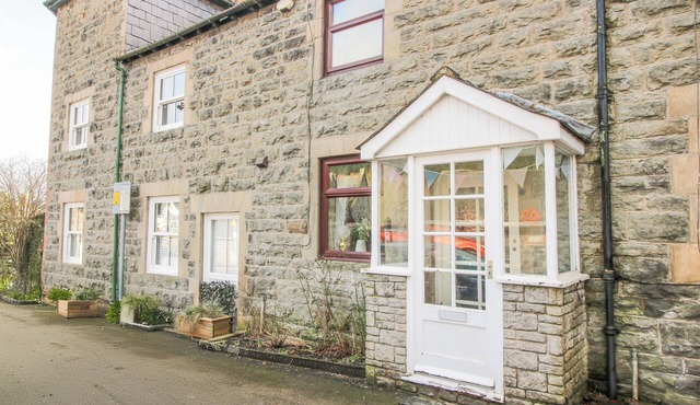 PINNER'S COTTAGE, with open fire in Knighton
