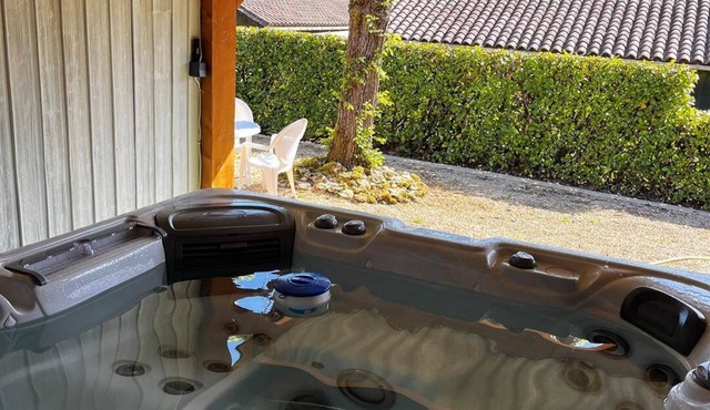 Pinson, Gîte with outdoor spa ideal for couples