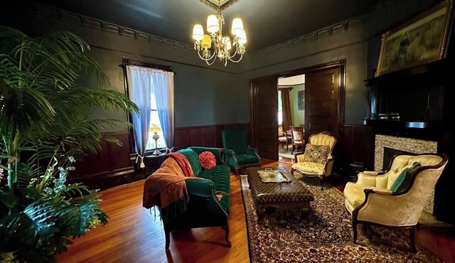 Pinwheel Place off the Square