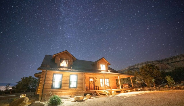 Pinyon Ridge Ranch Near Zion National Park. Private Hot Tub, incredible stargazi