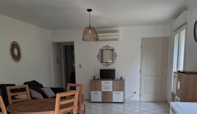 PIOLENC . apartment in Provence, single storey, very bright.