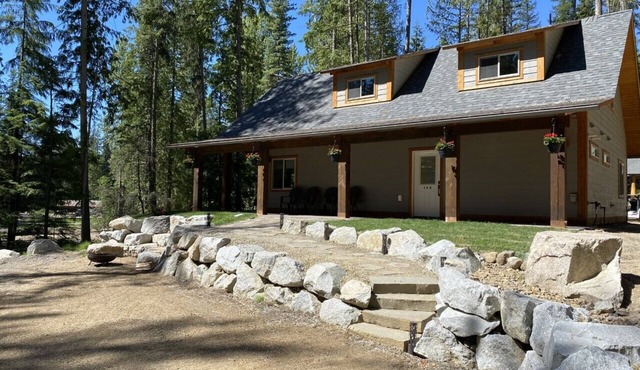 Pioneer Cabin Next to Elkins Resort by Priest Lake