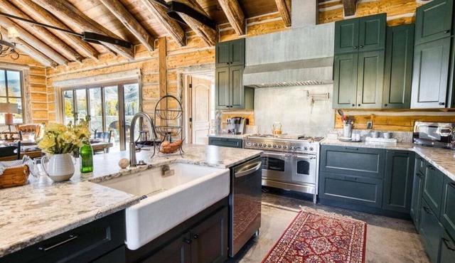 Pioneer Cabin: Your Rustic Retreat in Idaho