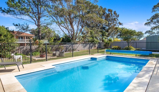 Pipers Spot - Pet Friendly - Fireplace with Swimming Pool