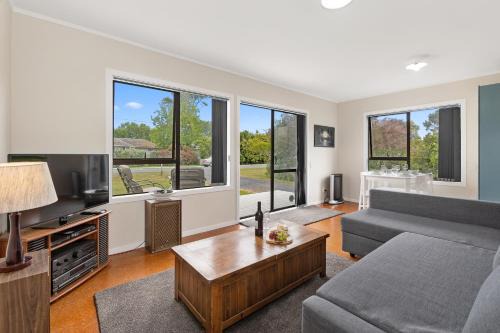 Pipi Cabin - Mangawhai Village Bach