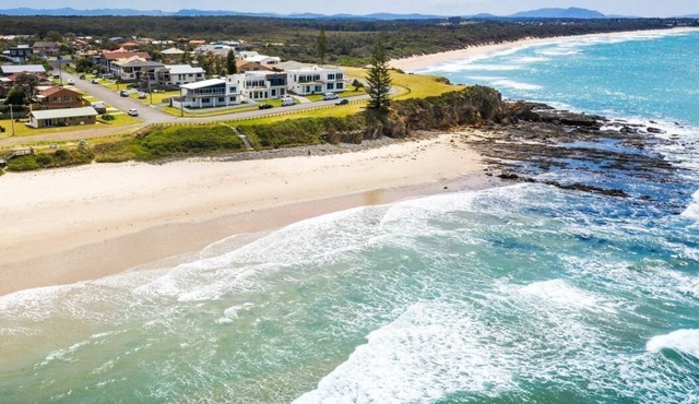 Pippies on the Beach Wallabi Pt. Beach over the road. Incl sheets & bath towels!