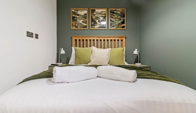 Pippin - BRAND NEW stylish studio apartment in the hub of Worcester City Centre