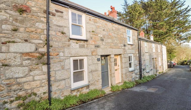 PIPPIN, pet friendly, country holiday cottage in St Ives