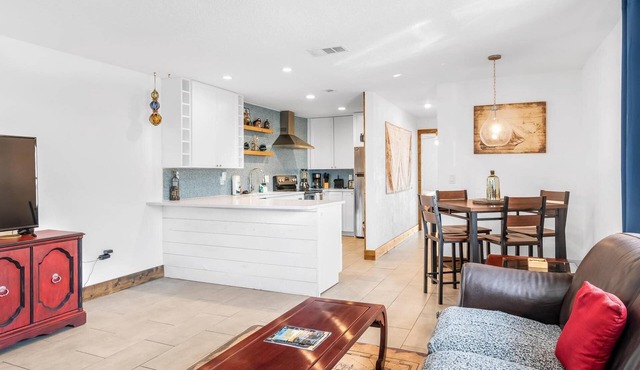 Pirate Beach Hideaway | Flagler Beach | Short Walk To The Beach & Restaurants | WiFi