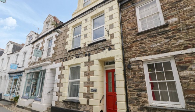 PIRATE'S PAD, pet friendly, country holiday cottage in Mevagissey