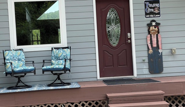 Pirates Cove 9 Bed/9 Bath, large hot tub, private fire pit, double dock