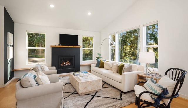 Pirates Perch I Whidbey I Hot Tub I King Bed