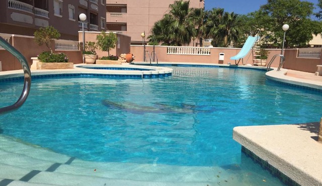 Piscina y terraza a 200m del mar