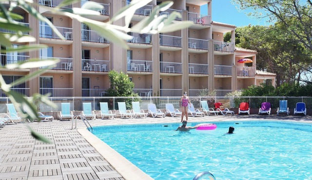 Piscine Extérieure | Proche village & l'étang