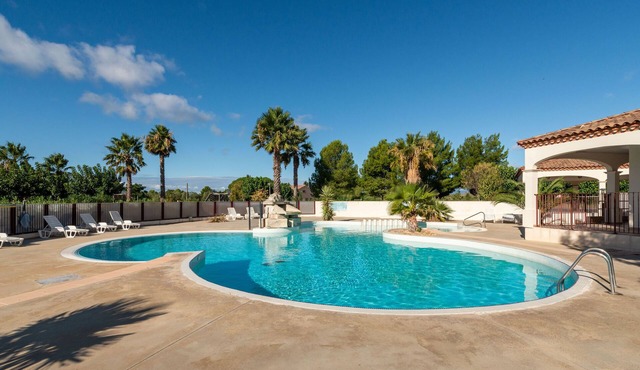 Piscines sur place | Maison Spacieuse