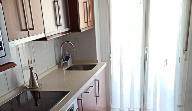 Piso con Balcón, 3 Habitaciones Independiente,cocina y Salón