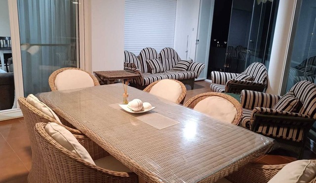 Piso de Esquina en Torrenostra con 3 Habitaciones Totalmente Equipado
