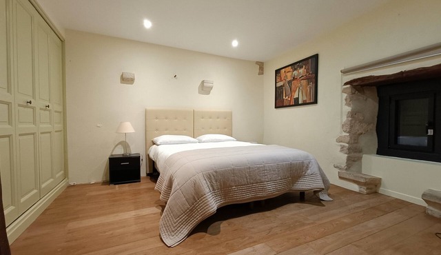 “Pistachio” Room with Shared Pool, Communal Terrace and Wi-Fi