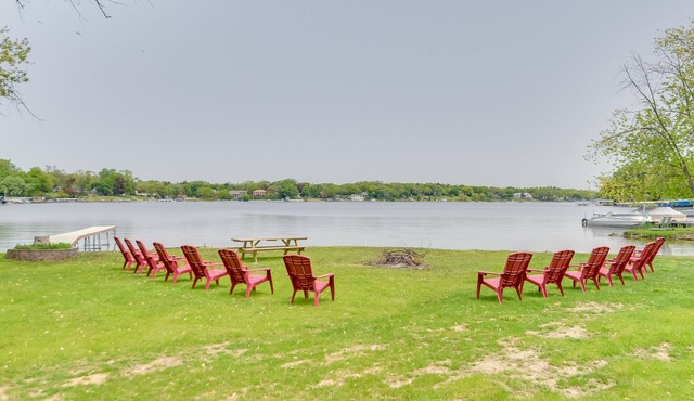 Pistakee Lake Estate w/Boat Dock & Hot Tub!