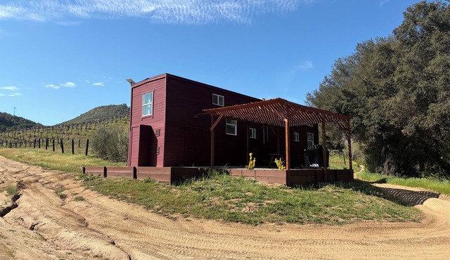Pitaya Cabin @ Vinyard Winery, 6 Adults, 2 Kids, Wifi, AC, Fallbrook