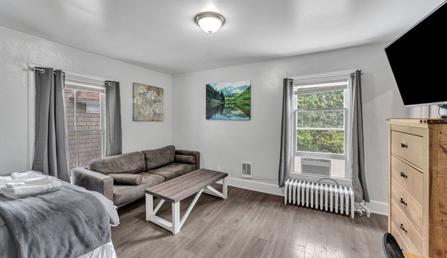 Pitcher's Paradise Apt 2 - All Star Baseball Rentals