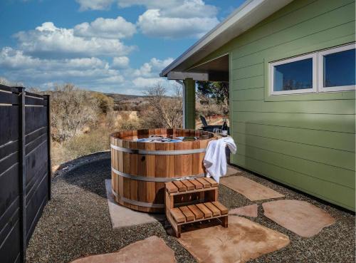 Pitchner Place Creek, Hot Tub, Wine Country