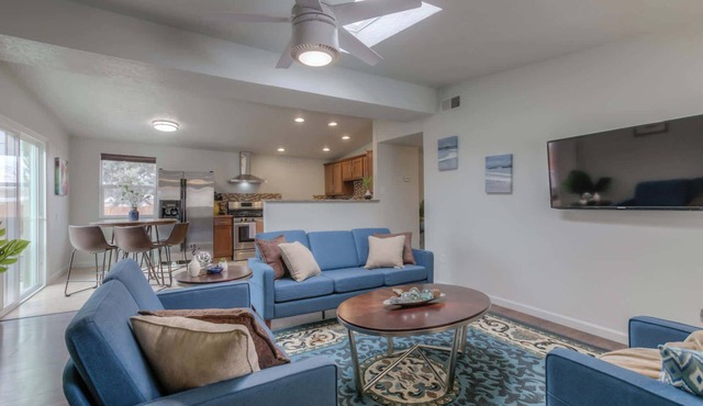 Pitt Paradise: Pet-Friendly Oasis - An Irvie Home