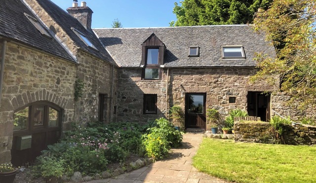 PITTENCLEROCH MILL, family friendly, with open fire in Crieff