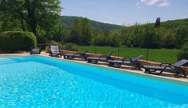 PITTORAL HOUSE 12 PERS private swimming pool, view of the Vézère Valley