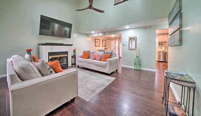 Pittsburgh Home w/ Deck & Grill, 5 Mi to Dtwn!