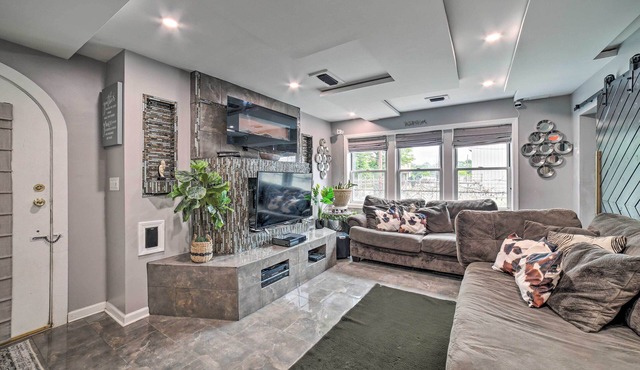 Pittsburgh Home w/Pool, Fire Pit + Game Room