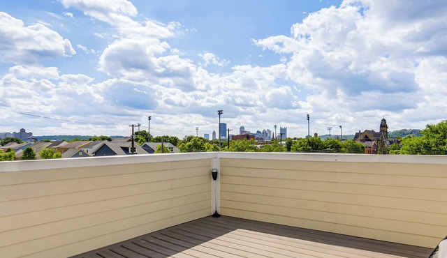 Pittsburgh Home w/Skyline Views: Walk to Stadium!