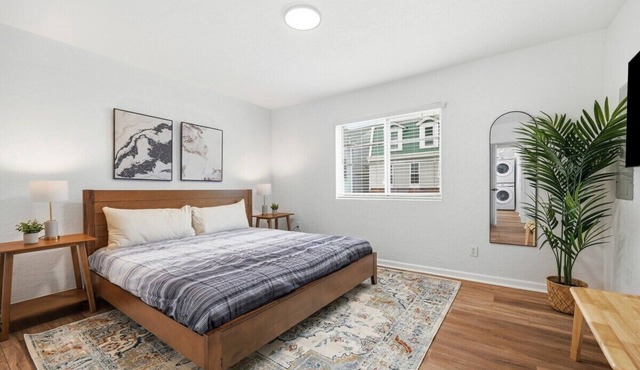 Pittsburgh/Millvale Modern & Stylish Two Bedroom Apartment, Free Street Parking