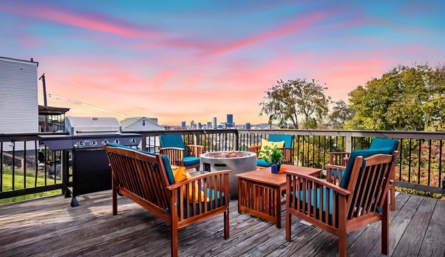 Pittsburgh Pad 4BR - Double balconies with SKYLINE VIEWS, Parking, GAME ROOM!