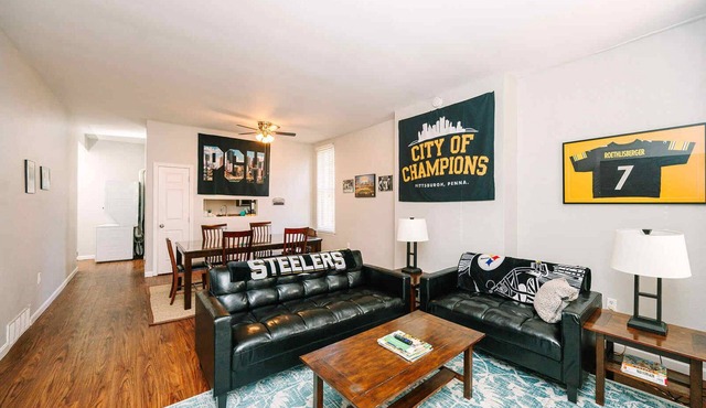 Pittsburgh's Sports Suite- FREE driveway Parking