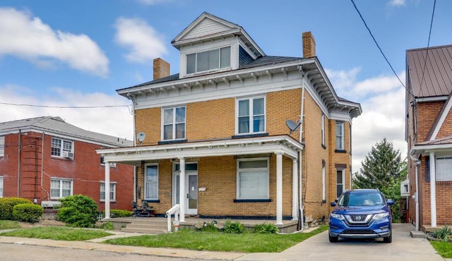 Pittsburgh Vacation Rental about 6 Mi to Downtown!