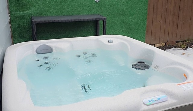 Pittsburgh’s Newest Jacuzzi & Fire Pit Urban Lodge