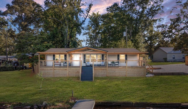 PJinx and Grace Peaceful Lake front 3BR/2ba