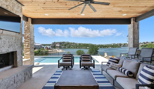PK Dream-6 bedroom/8bath- Lakefront Home w POOL and Hot Tub!