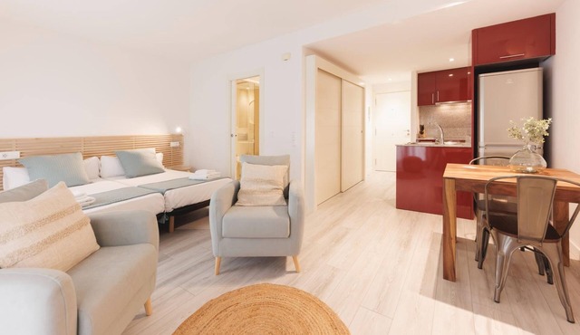 Plaça Catalunya Studio - Holiday Apartment in Girona | Bravissimo
