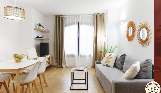 Plaça Catalunya Terrace - Holiday Apartment Girona | Bravissimo
