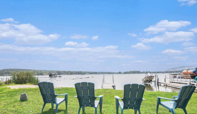 PLĀ House - Lakefront Fun For The Whole Family!