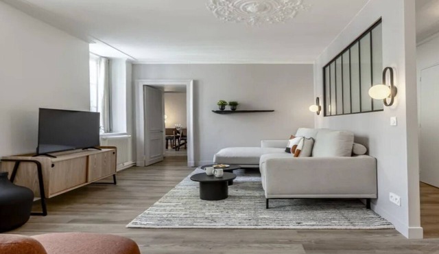 Place de l'Opera- A pristine 4 bedroom family jewel!