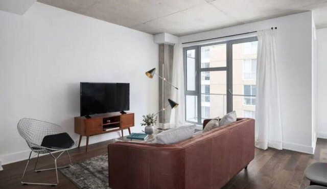 Place-Des-Arts 1-Bedroom Condo