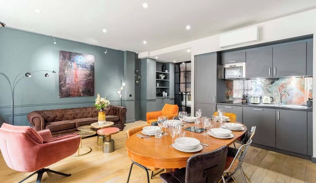 Place des Vosges, Apartment with Air Conditioning