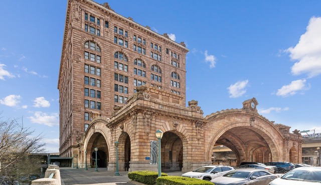 Placemakr Downtown Pittsburgh at The Pennsylvanian