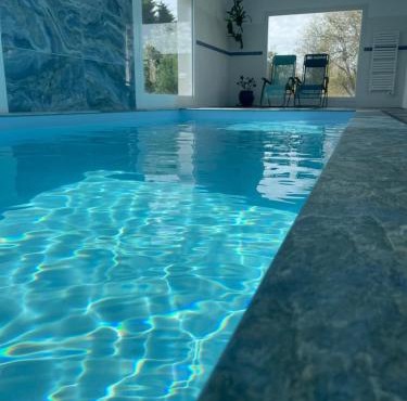 Plage à 300 m, piscine 29 degrés, 5 chambres, 4 sdb, calme