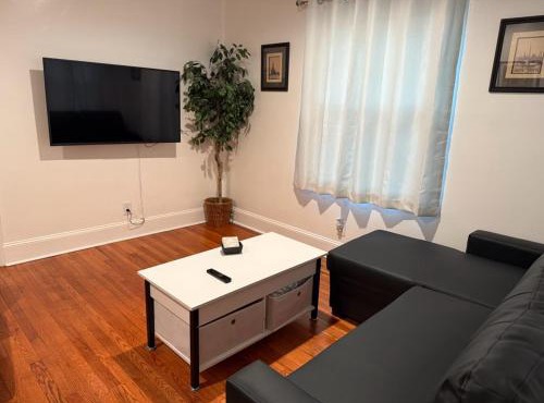 Plaid Pad - Stylish Retreat 12 min to Airport & Downtown