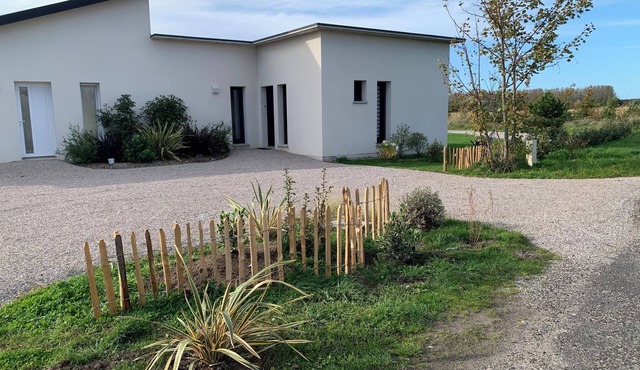 Plain Pied Jardin +parking Proche Plage et Champs