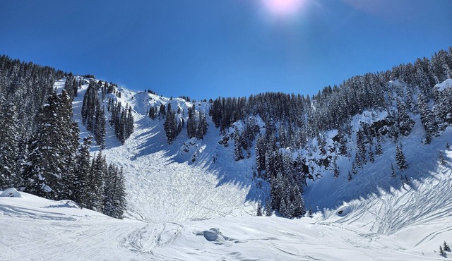 Plan a ski/snowboard trip at our Enchanted Condo 1.5 miles from Taos Ski Valley